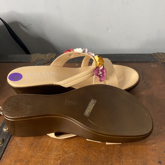 - Italian Shoemaker Tan Slid On Sandals With Flower Details - Picture 5 of 5